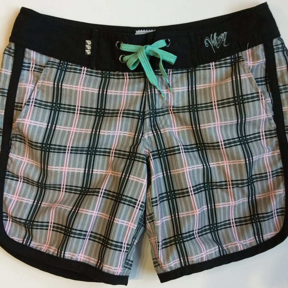 -Woman Short Volcom - Picture 2 of 4